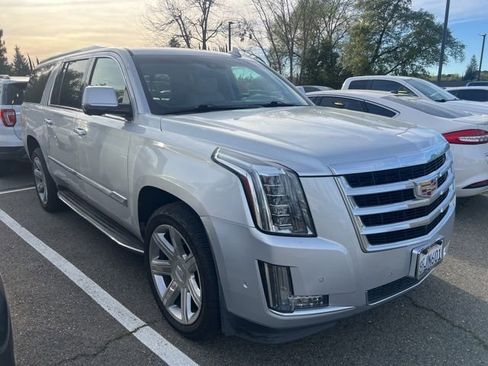 Used 2019 Cadillac Escalade ESV Luxury image 4