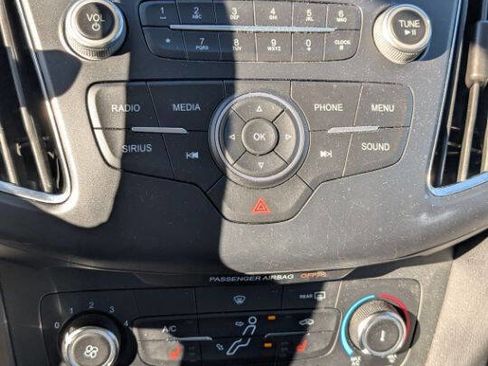 Used 2015 Ford Focus SE w/ Equipment Group 201A FWD image 32