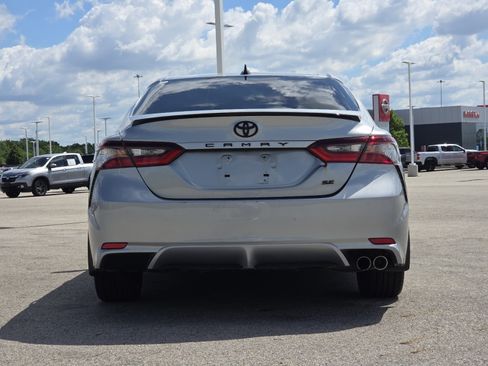 Used 2021 Toyota Camry SE FWD image 16