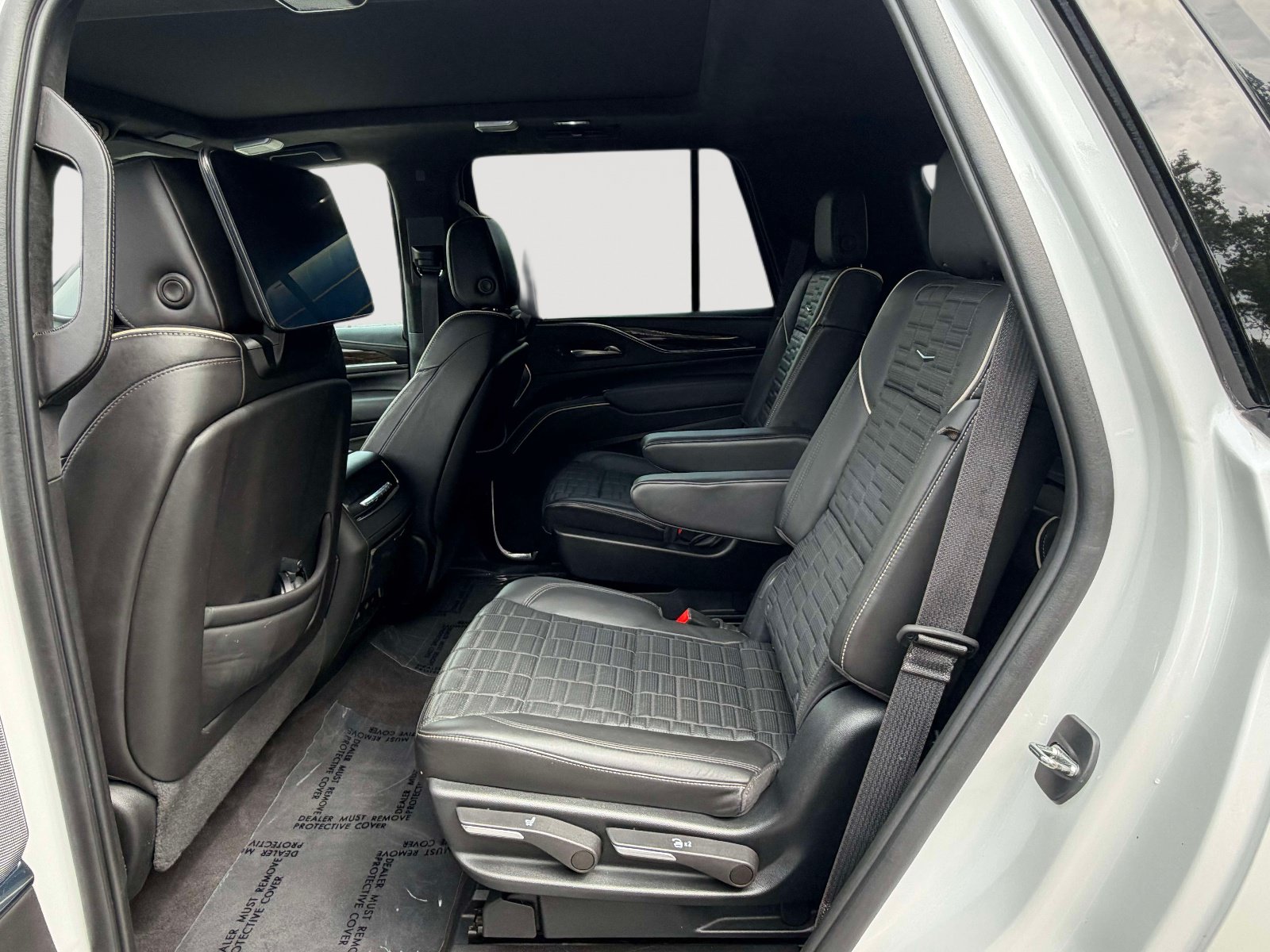 Used 2023 Cadillac Escalade Sport Platinum w/ LPO, ONYX Package AWD/4WD image 25