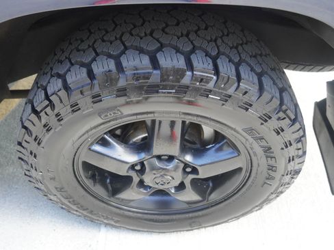 Used 2004 Toyota Land Cruiser image 38