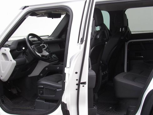 Used 2020 Land Rover Defender 110 S image 12