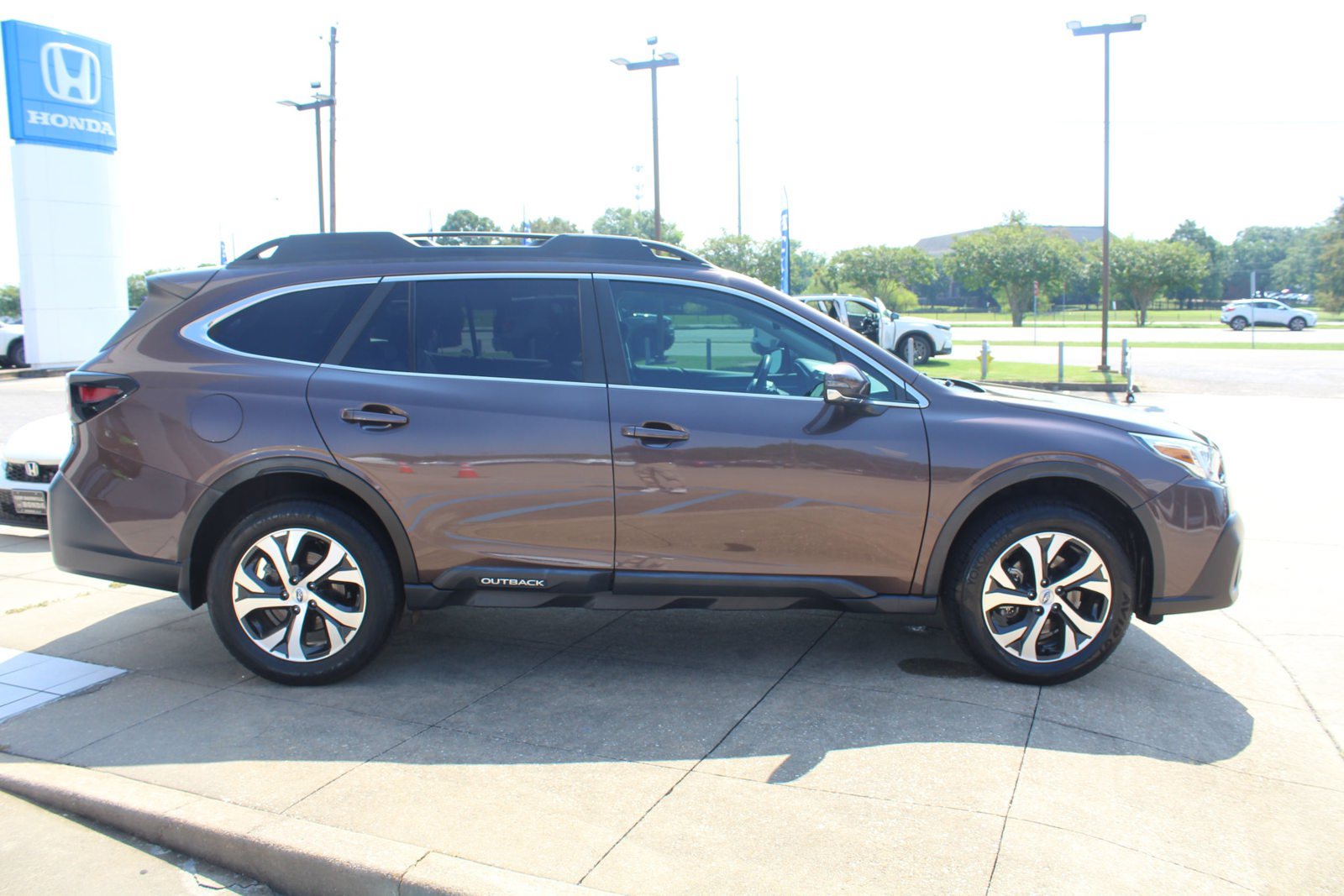 Used 2021 Subaru Outback Limited XT w/ Popular Package #2 AWD/4WD image 4