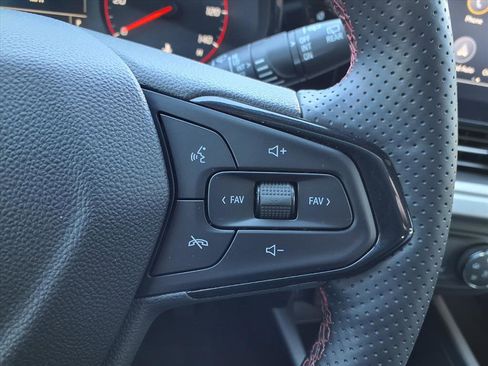 Used 2025 Chevrolet Trax RS w/ Driver Confidence Package image 17