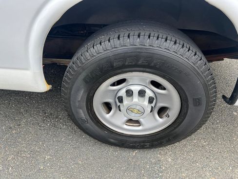 Used 2012 Chevrolet Express 2500 image 23