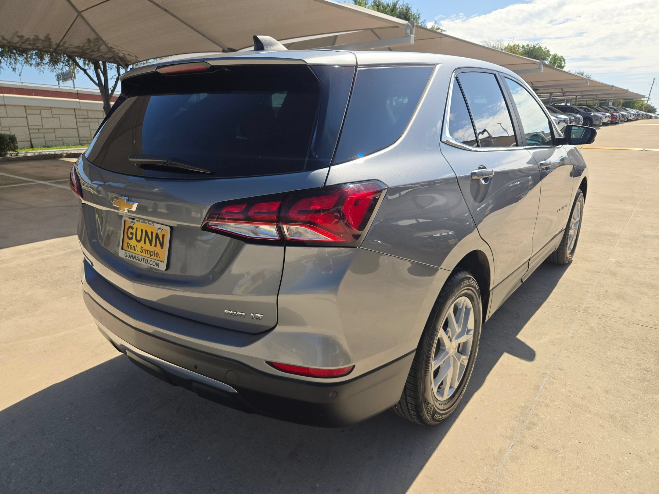 Used 2024 Chevrolet Equinox LT AWD/4WD image 3