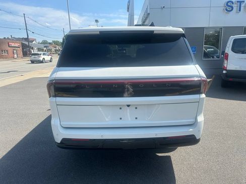 Used 2025 Lincoln Navigator Reserve AWD/4WD image 7