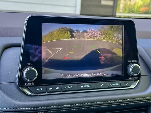 Used 2023 Nissan Rogue SV image 35