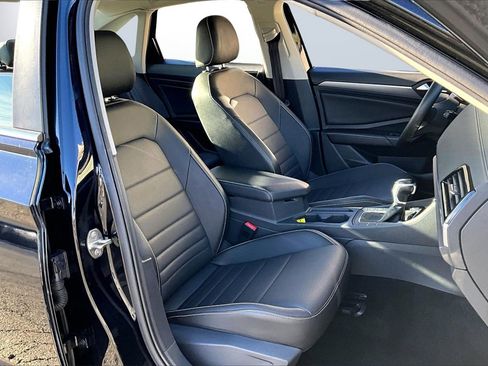 Used 2024 Volkswagen Jetta SE image 22