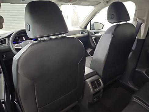 Certified 2022 Volkswagen Tiguan SE image 18