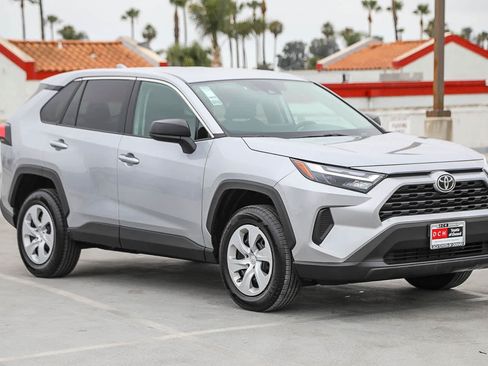 Used 2024 Toyota RAV4 LE AWD/4WD image 4