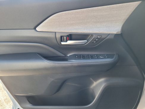 Used 2024 Toyota Grand Highlander Limited image 21