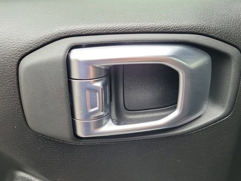 Used 2023 Jeep Gladiator Sport AWD/4WD image 18