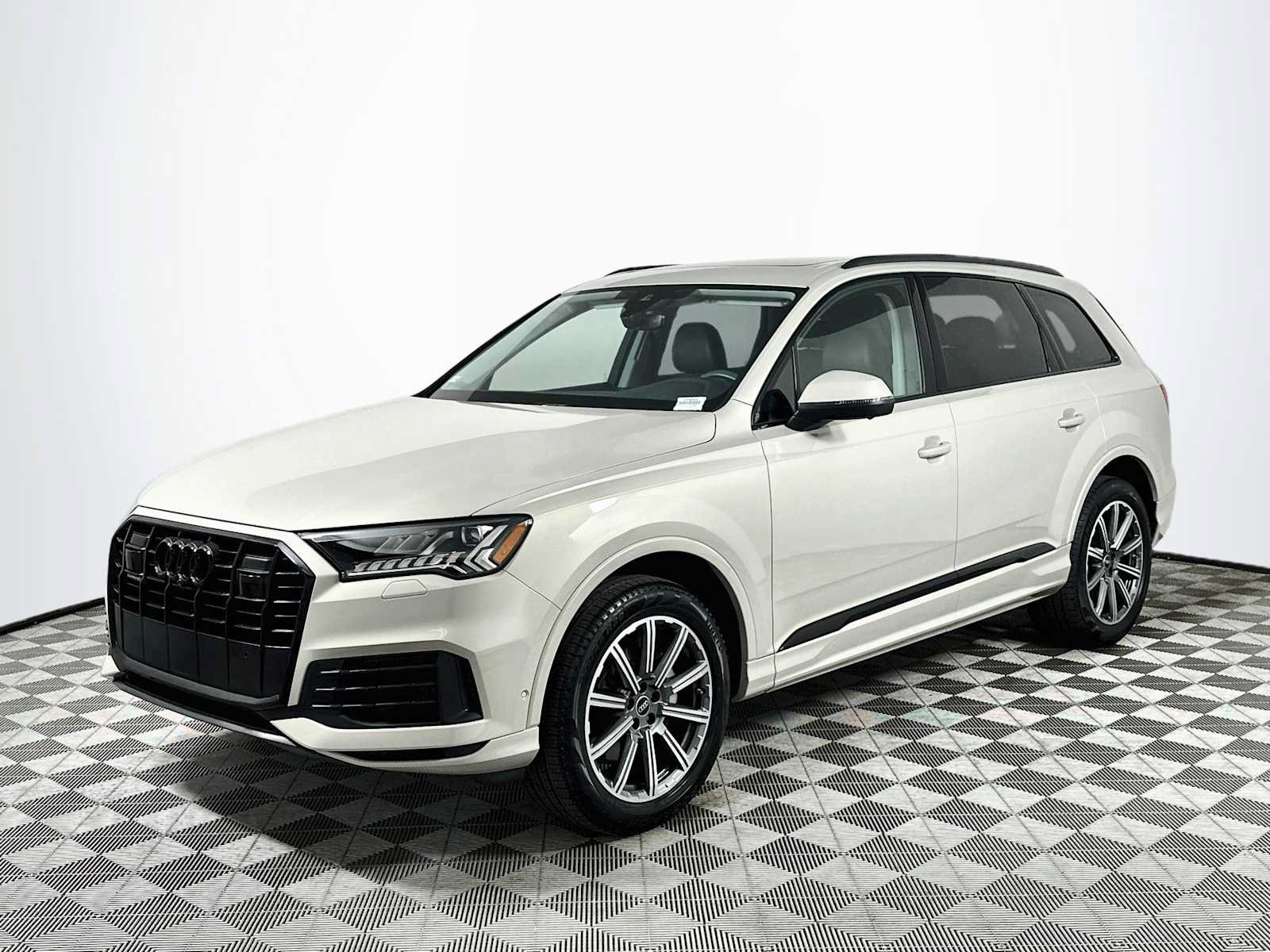 Certified 2023 Audi Q7 2.0T Premium Plus w/ Premium Plus Package AWD/4WD image 3