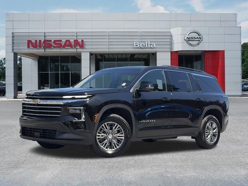 Used 2026 Chevrolet Traverse LT FWD image 1