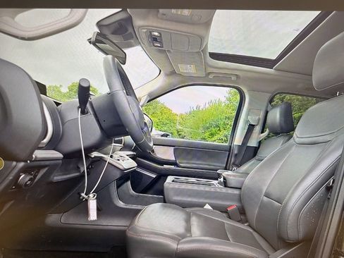 Used 2025 Ford Expedition Active image 7