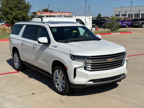 Used 2023 Chevrolet Suburban High Country AWD/4WD image 12