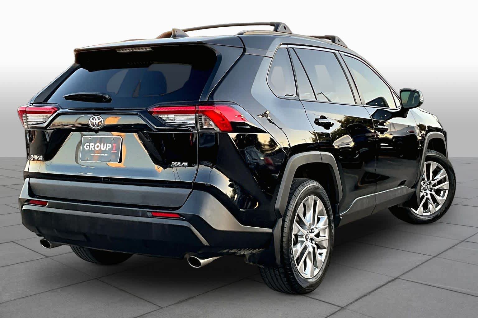 Used 2021 Toyota RAV4 XLE Premium FWD image 13