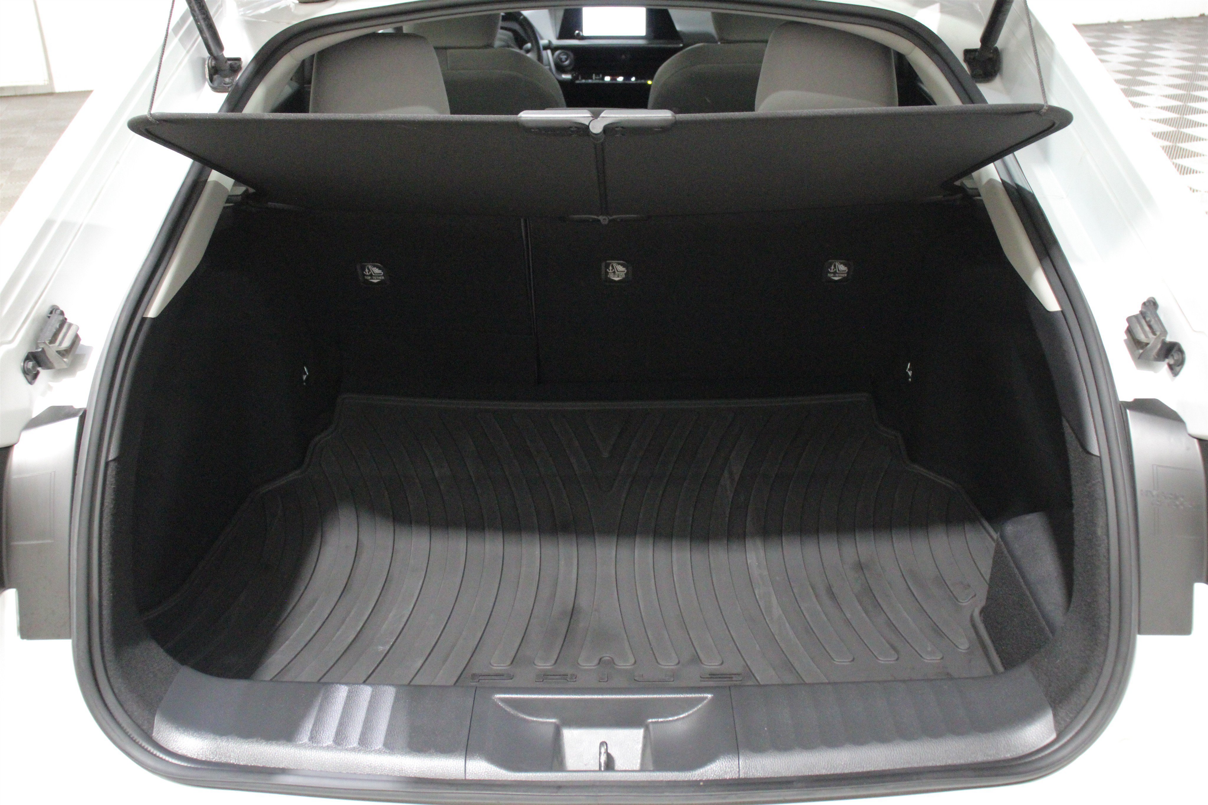 Used 2024 Toyota Prius LE FWD image 25