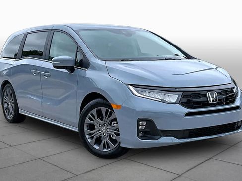 New 2026 Honda Odyssey Touring image 2