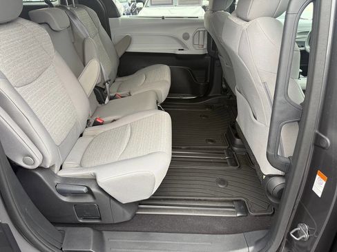 Used 2025 Toyota Sienna LE image 11
