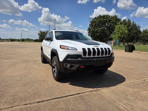 Used 2014 Jeep Cherokee Trailhawk w/ Comfort/Convenience Group AWD/4WD image 29