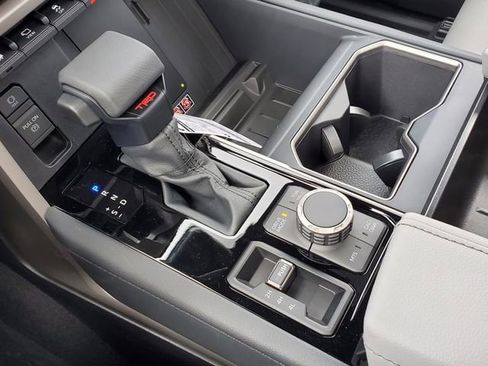 New 2026 Toyota Tundra Limited AWD/4WD image 38