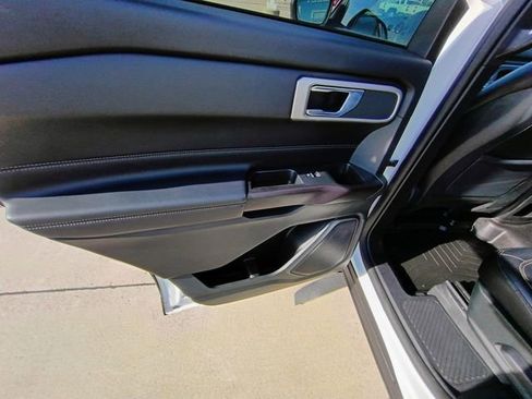 Used 2020 Ford Explorer XLT w/ Equipment Group 202A image 23