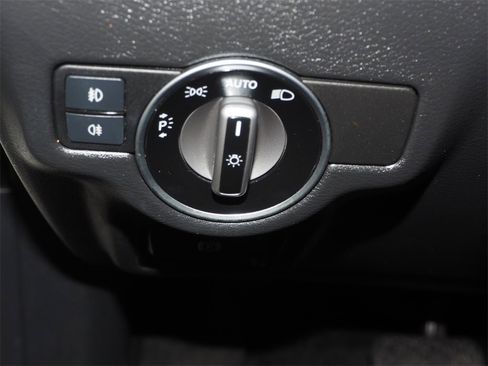 Used 2017 INFINITI QX30 Premium w/ Technology Package image 24