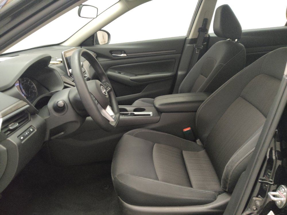Used 2025 Nissan Altima 2.5 SV FWD image 17