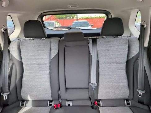 Used 2023 Nissan Rogue SV FWD image 21