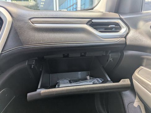 Used 2023 GMC Acadia SLT FWD image 30