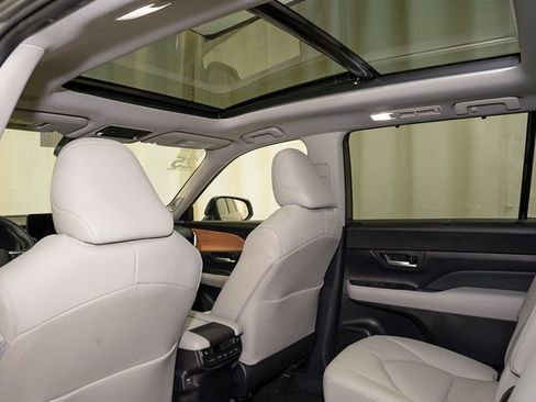 Used 2026 Toyota Grand Highlander Limited image 11