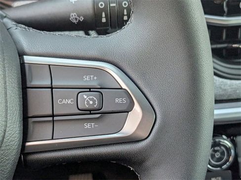 New 2026 Jeep Compass Latitude image 18