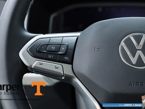 Used 2025 Volkswagen Taos SEL image 59