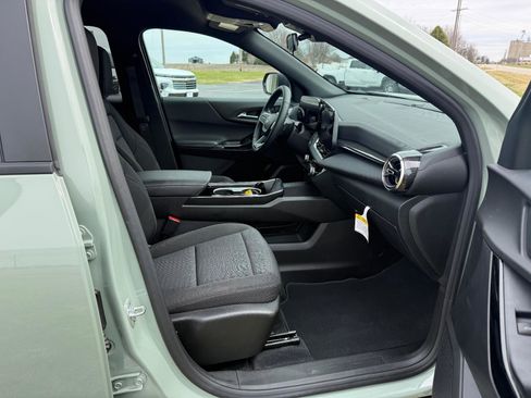 New 2025 Chevrolet Equinox LT FWD image 11