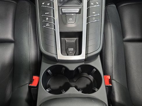 Certified 2021 Porsche Macan AWD/4WD image 20