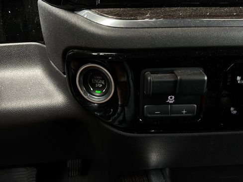 Used 2024 Chevrolet Silverado 1500 LT Trail Boss w/ LT Trail Boss Premium Package AWD/4WD image 28