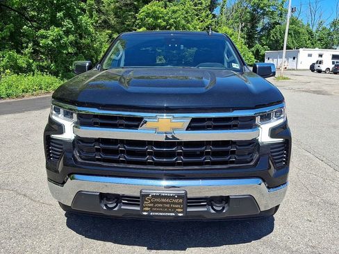 Used 2022 Chevrolet Silverado 1500 LT AWD/4WD image 2