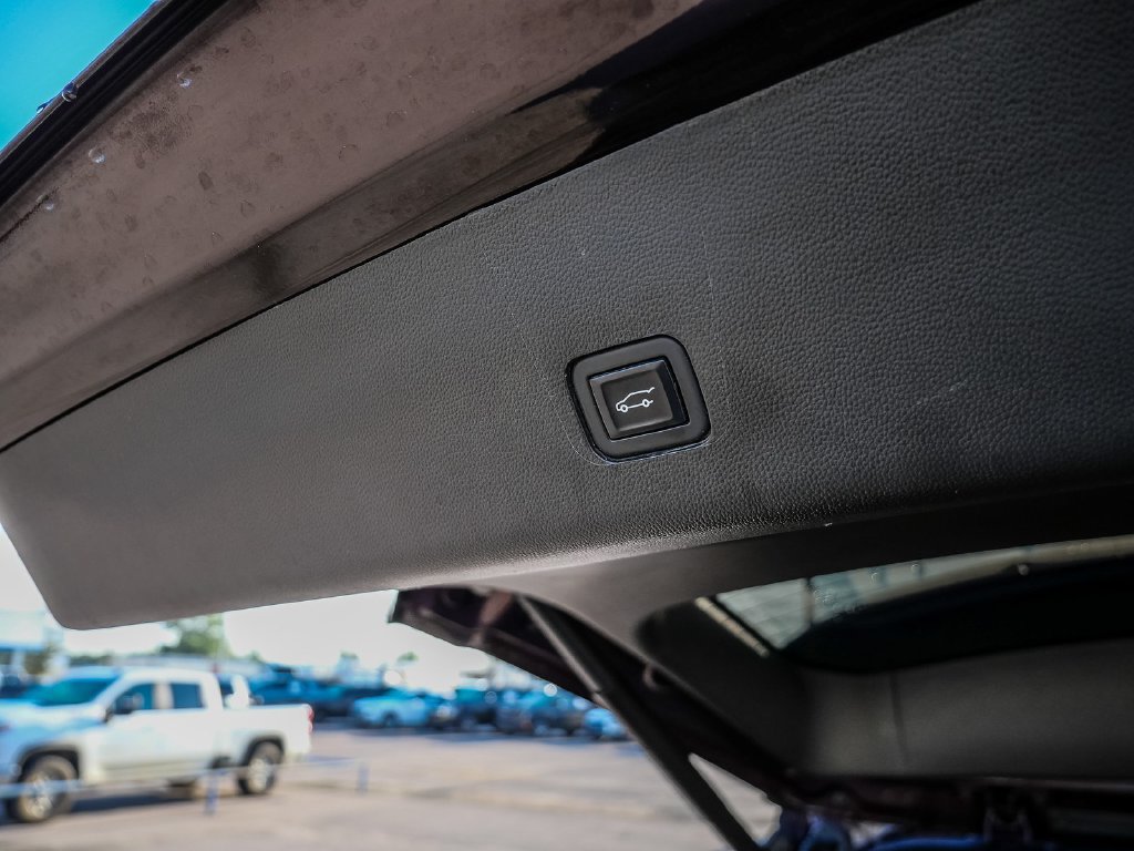 Used 2023 Chevrolet Traverse LT FWD image 14