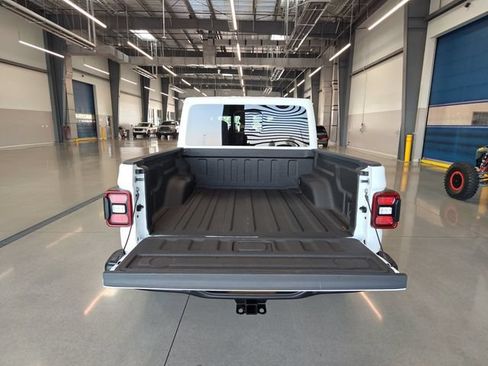 Used 2025 Jeep Gladiator Rubicon AWD/4WD image 23