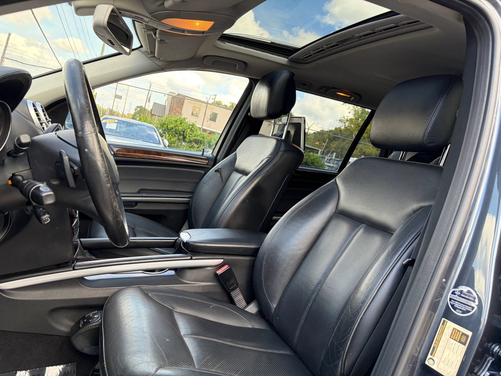 Used 2011 Mercedes-Benz GL 550 4MATIC image 10
