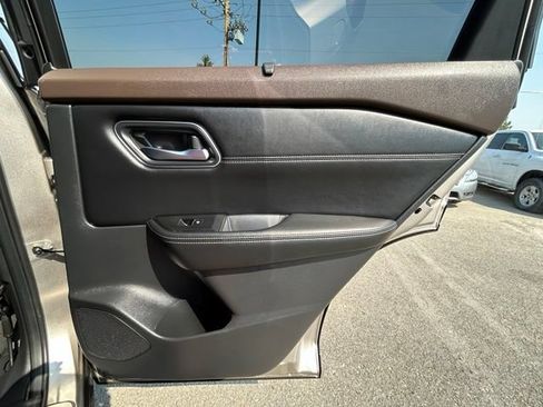 Used 2021 Nissan Rogue Platinum AWD/4WD image 42
