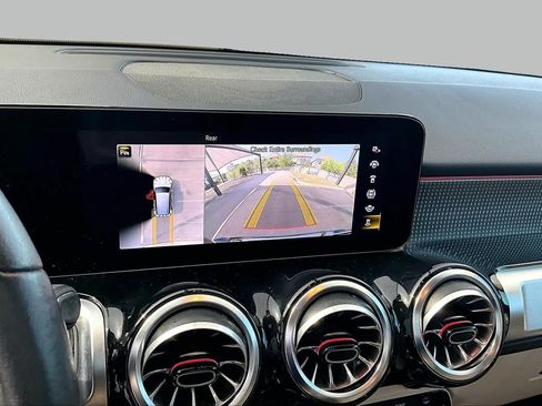 Used 2022 Mercedes-Benz GLB 250 image 26