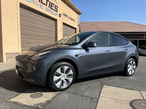 Used 2023 Tesla Model Y AWD image 8
