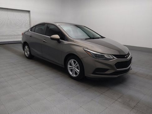 Used 2018 Chevrolet Cruze LT FWD image 11