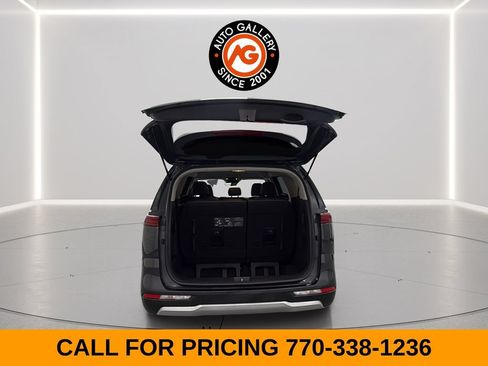 Used 2023 Kia Carnival LX FWD image 27