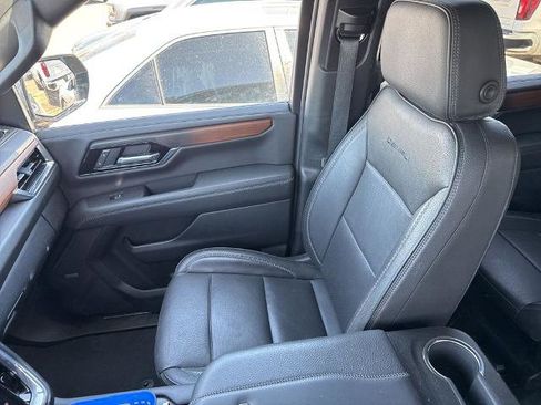 Used 2025 GMC Yukon XL Denali image 14