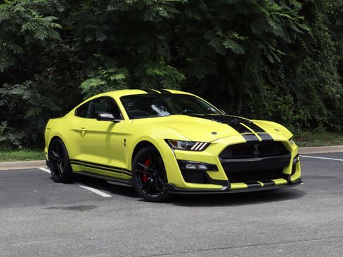 Used 2021 Ford Mustang Shelby GT500 w/ Technology Package RWD image 2