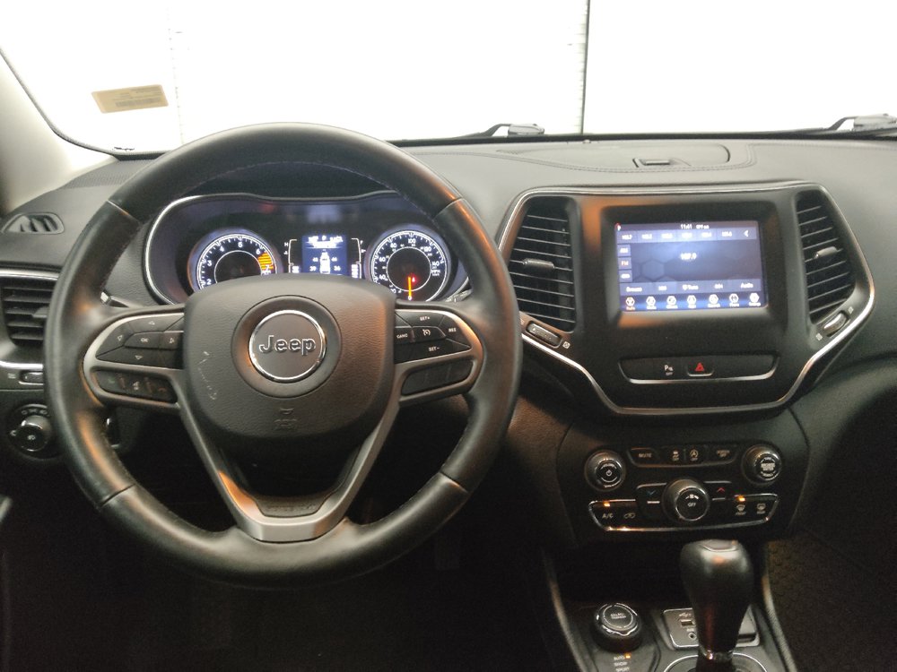 Used 2019 Jeep Cherokee Latitude Plus w/ Cold Weather Group AWD/4WD image 22